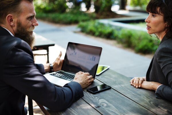 Desenvolvimento de Liderança: Habilidades para Guiar uma Equipe com Eficiência